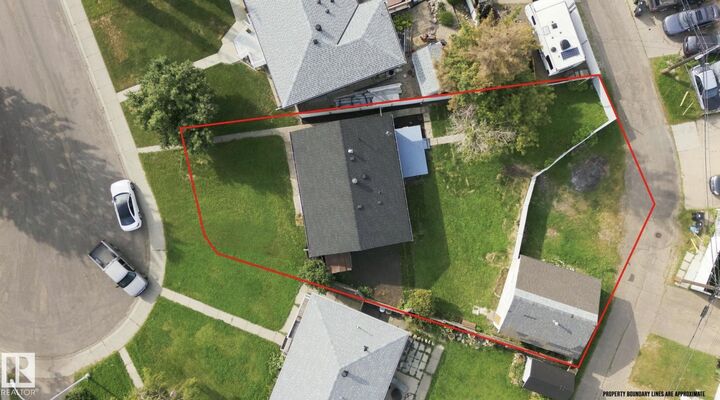 Property Photo:  15812 110A Avenue NW  AB T5P 1H7 