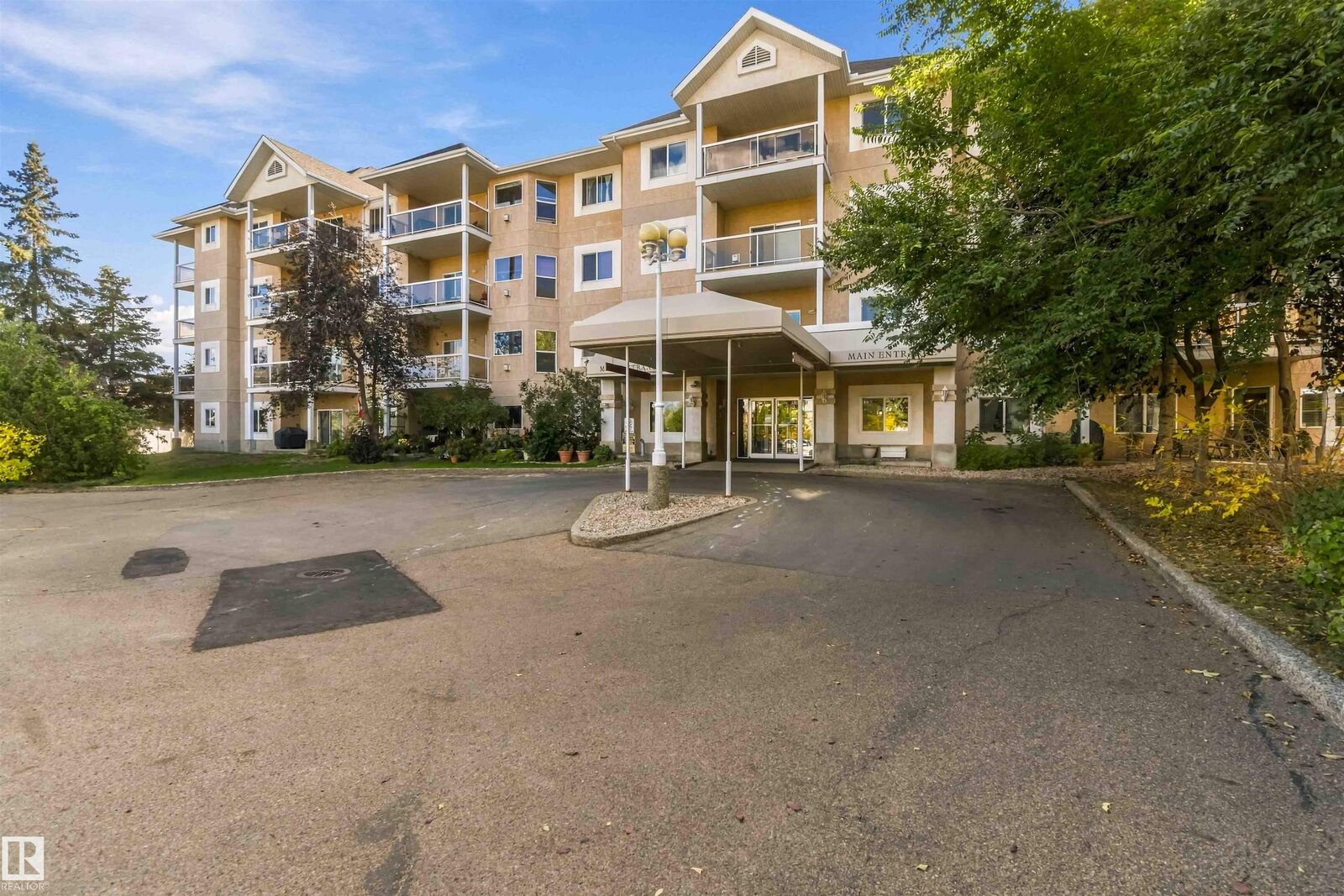 Property Photo: 10511 42 Avenue NW 205 AB T6J 7G8