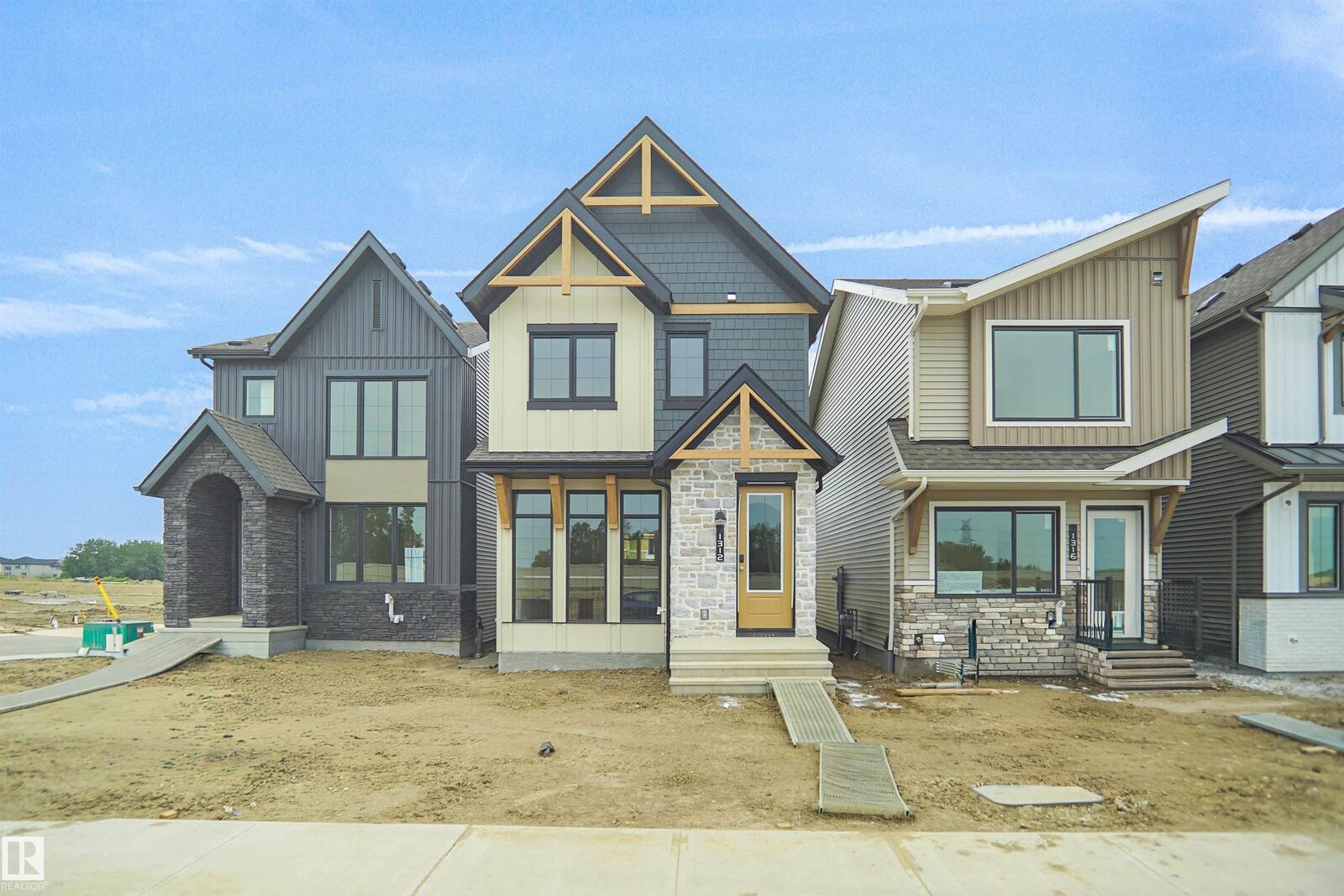 Property Photo:  1312 9 Street NW  AB T6T 2W2 