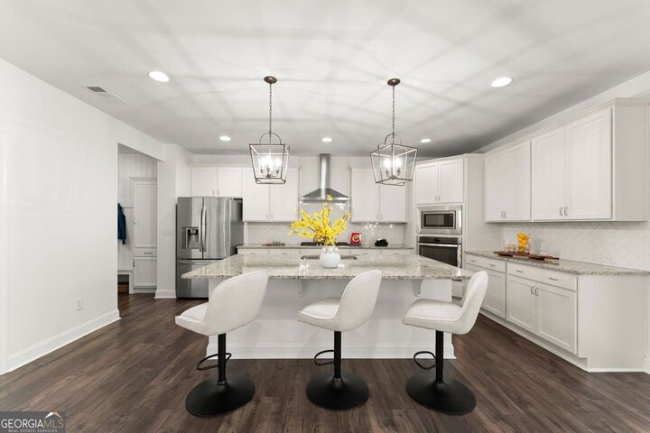 Property Photo: 6660 Canyon Cove GA 30028
