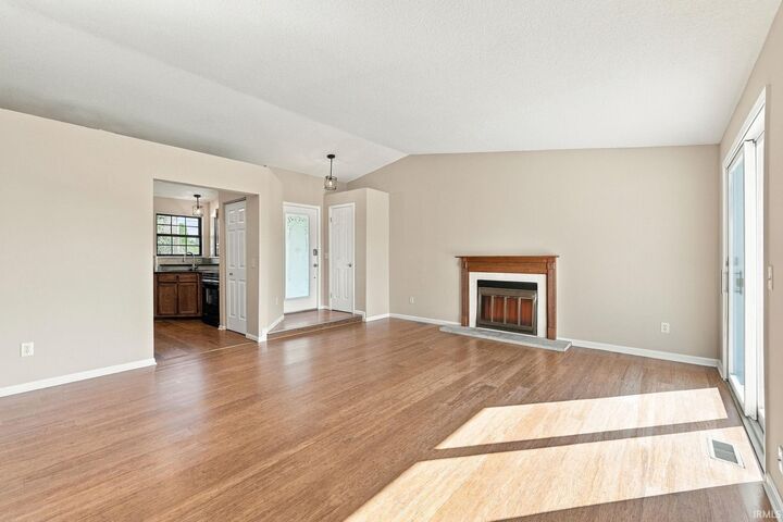 Property Photo: 1910 E Dowling Street IN 46755-9436