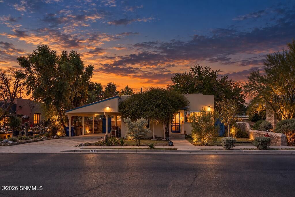 Property Photo:  700 El Prado Avenue  NM 88005 