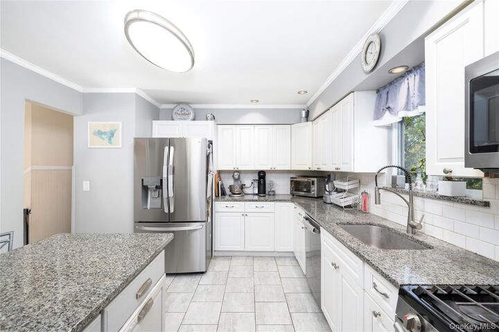 Property Photo:  36 Baldwin Drive  NY 12590 
