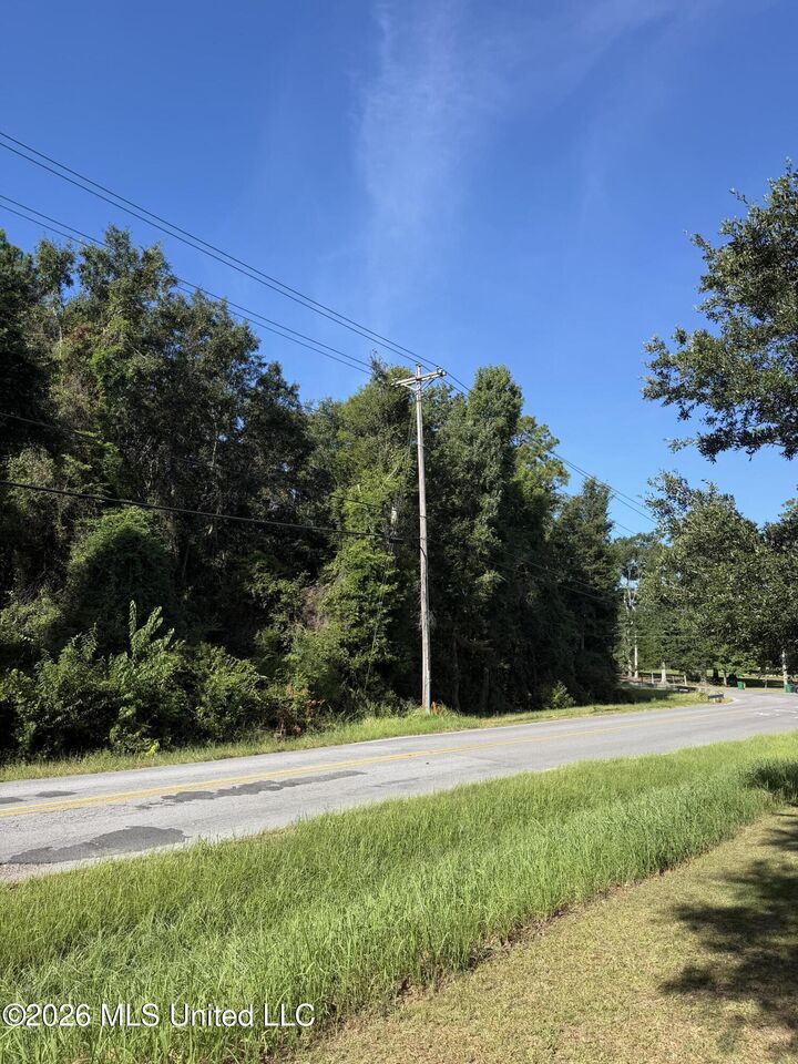 Property Photo: 8120 Daisy Vestry Road MS 39532