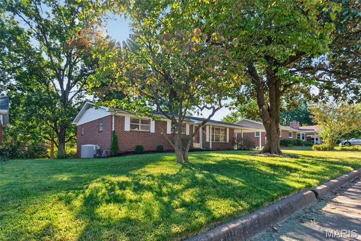 Property Photo:  1534 N Henderson Street  MO 63701 