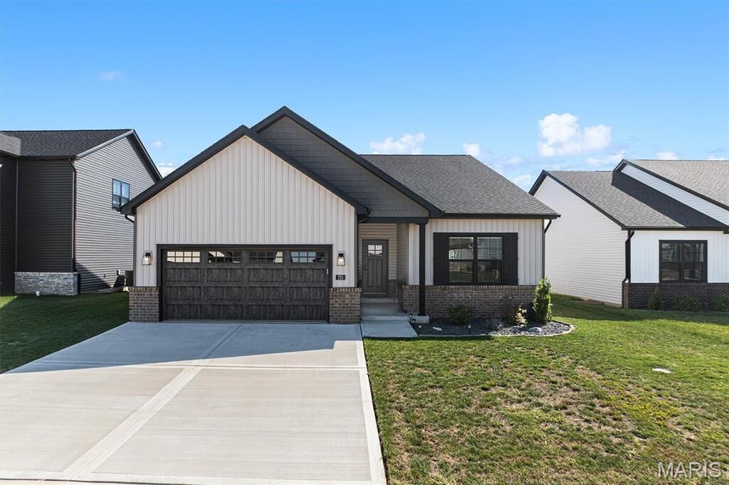 Property Photo: 725 Conner Circle IL 62208