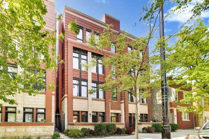 Property Photo:  4110 N Western Avenue 4N  IL 60618 