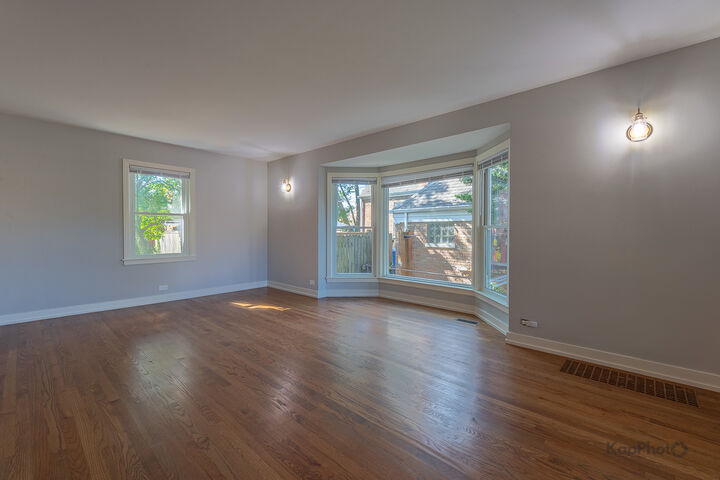 Property Photo:  1335 Briar Court  IL 60018 