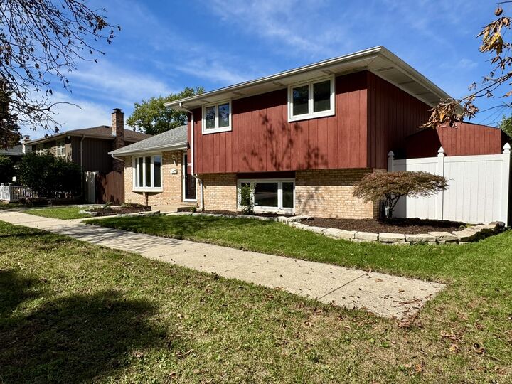 Property Photo:  3008 W 110th Place  IL 60655 