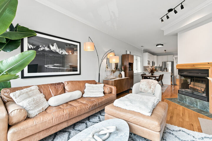 Property Photo: 1518 W Superior Street 2 IL 60622