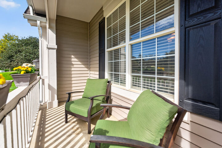 Property Photo:  1068 Fox Path  IL 60118 