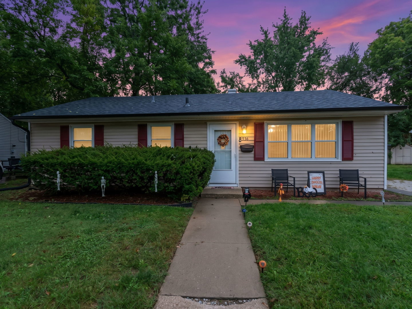 Property Photo:  1936 E Marmion Street  IL 60901 