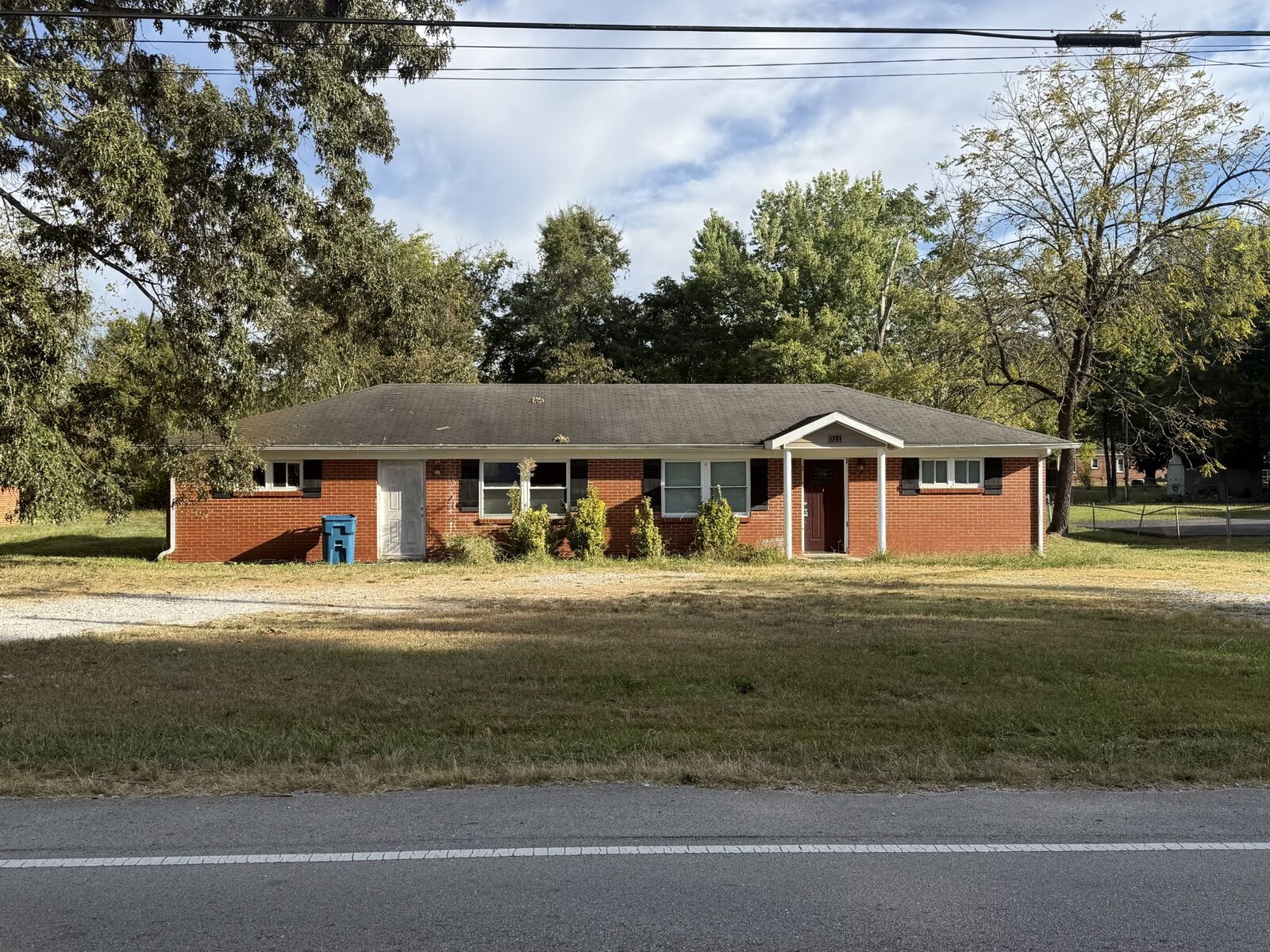 Property Photo:  909 Oak Dr  TN 37355 