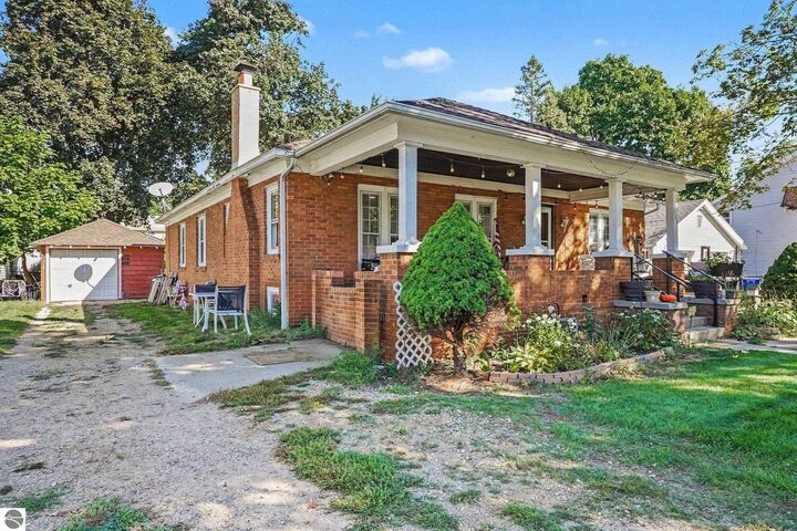 Property Photo:  211 E Sixth  MI 48617 