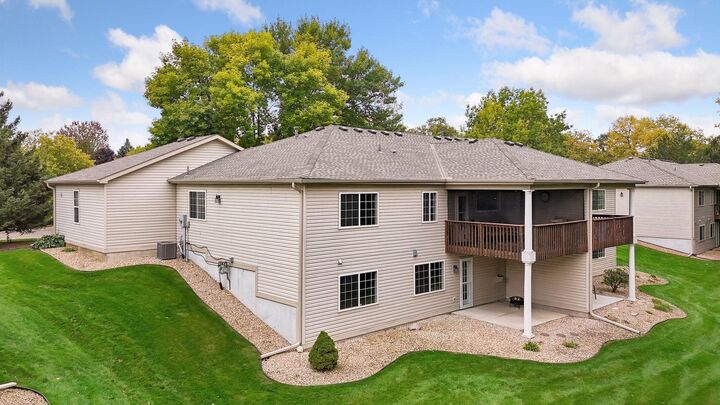 Property Photo:  980 Carriage Lane  MN 55318 