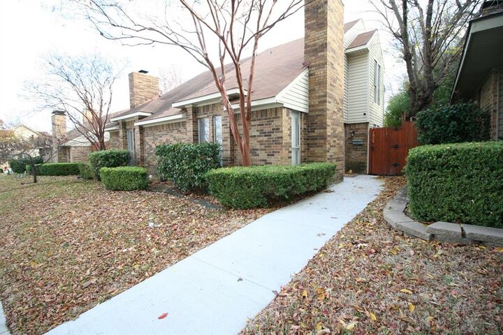 Property Photo:  2064 Embassy Way  TX 75006 