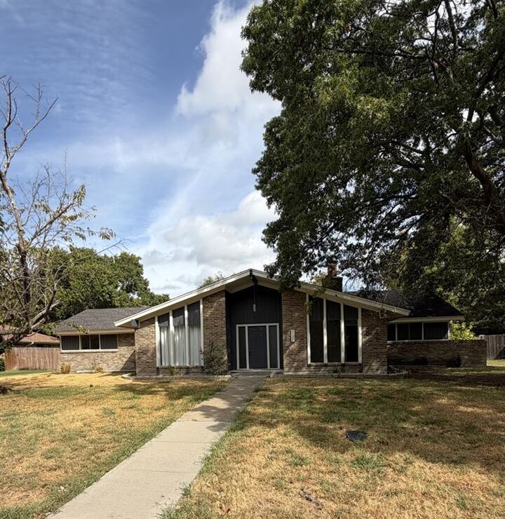 Property Photo:  111 Ashe Bend Drive  TX 75087 