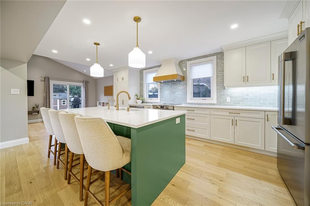 Property Photo:  99 Beechmanor Crescent  ON N2N 3H5 