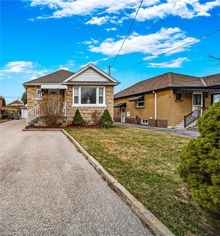Property Photo:  146 Glencarry Avenue Upper  ON L8K 3R8 