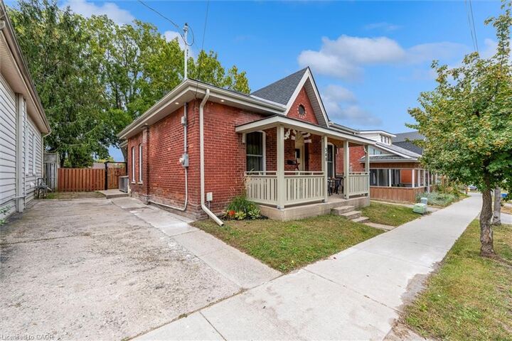 Property Photo:  348 Dalhousie Street  ON N3S 3W1 