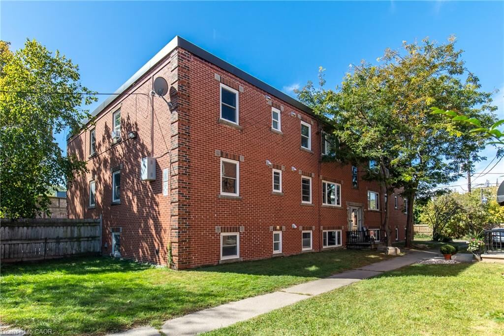 Property Photo: 3 Applewood Avenue 3 ON L8G 3S4