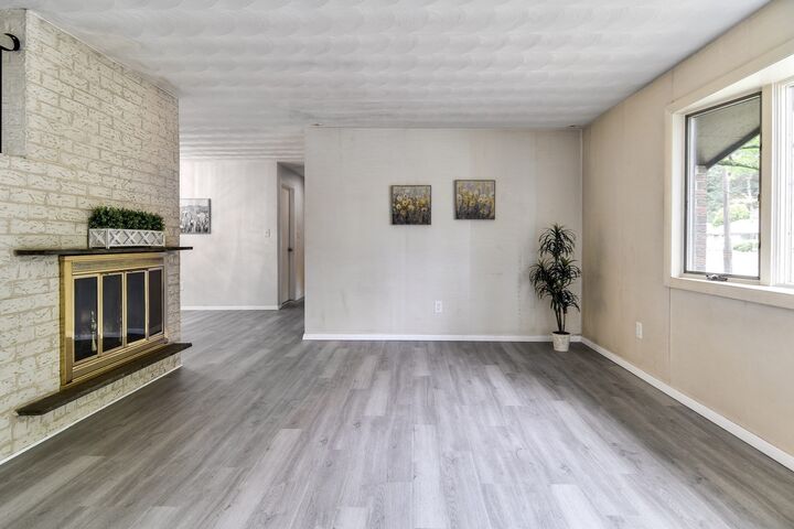 Property Photo:  29 Eisenhower  Road  MA 01701 