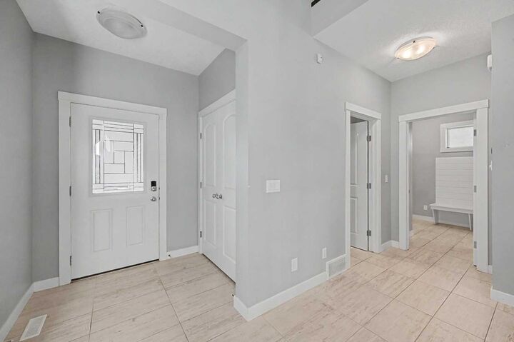 Property Photo:  604 Midtown Place SW  AB T4B 4E3 