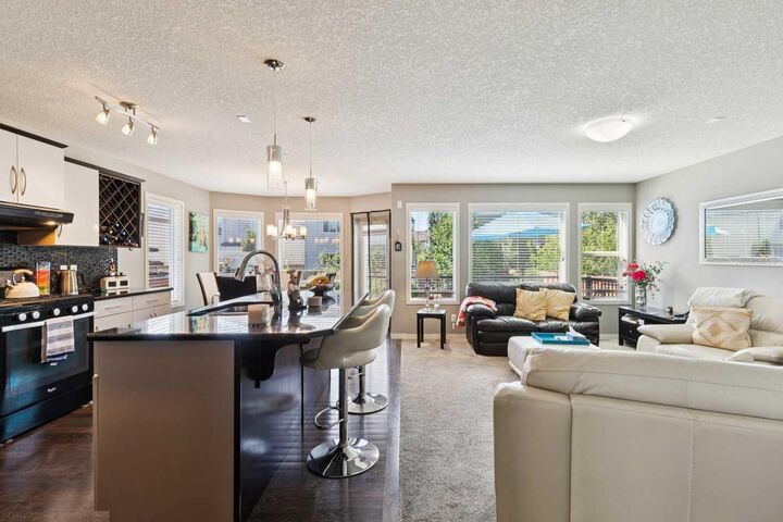 Property Photo:  768 New Brighton Drive SE  AB T2Z 0Z8 