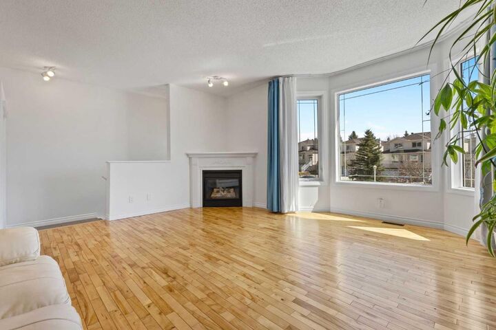 Property Photo:  82 Country Hills Gardens NW  AB T3K 5K2 