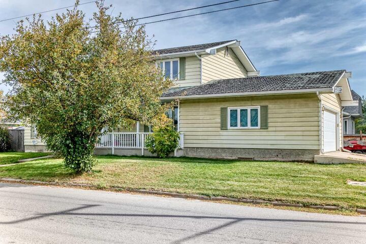Property Photo: 102 4 Avenue SE AB T1V 1G3