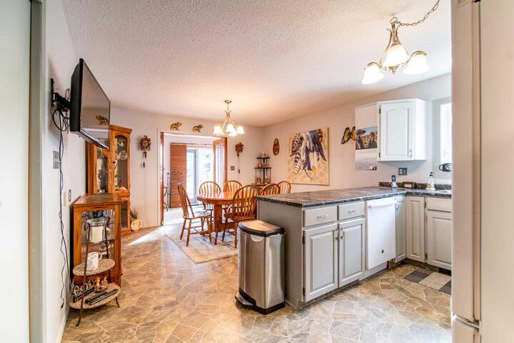 Photo de la propriété:  553 22 Street  AB T9W 1H9 