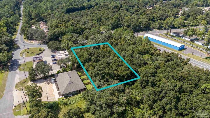 Property Photo:  6006 Hilburn Rd  FL 32504 
