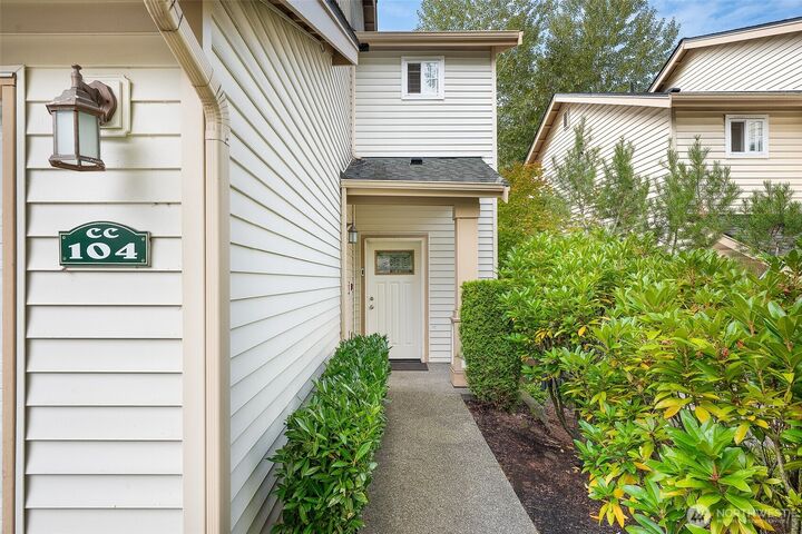 Property Photo:  4811  Shattuck Place S Cc104  WA 98055 
