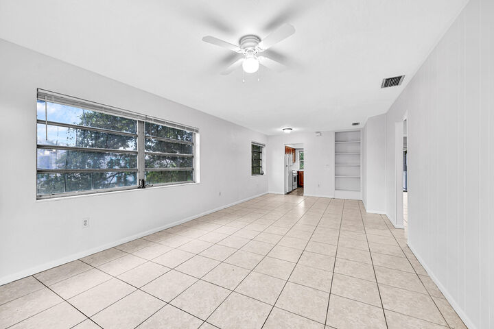 Property Photo:  199 SW 15th Street 3  FL 33432 