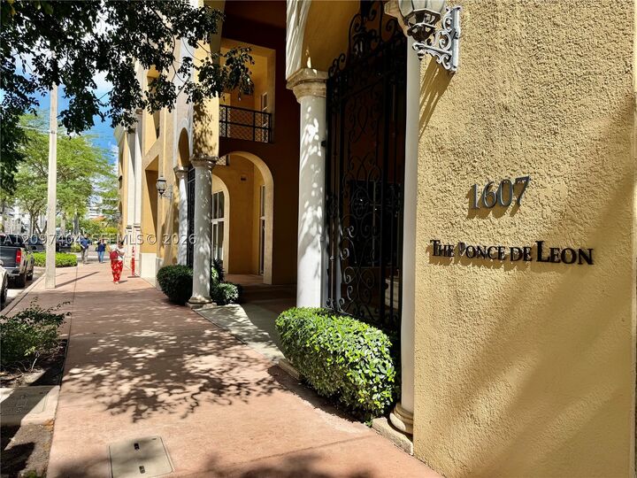 Property Photo:  1607 Ponce De Leon Blvd 8D  FL 33134 