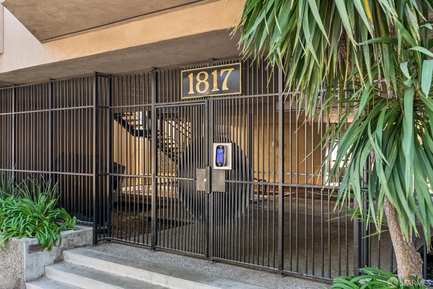 Property Photo:  1817 California Street 2B  CA 94109 