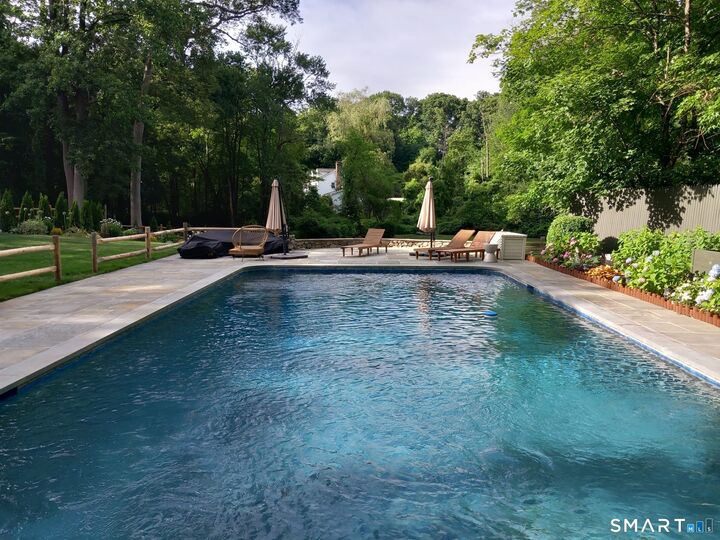 Property Photo:  211 Laurel Road  CT 06840 
