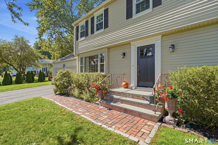 Property Photo:  5 Dominique Lane  CT 06070 