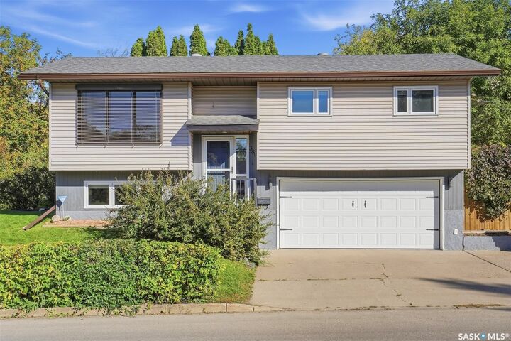 Property Photo:  389 21st Street W  SK S6V 4J2 