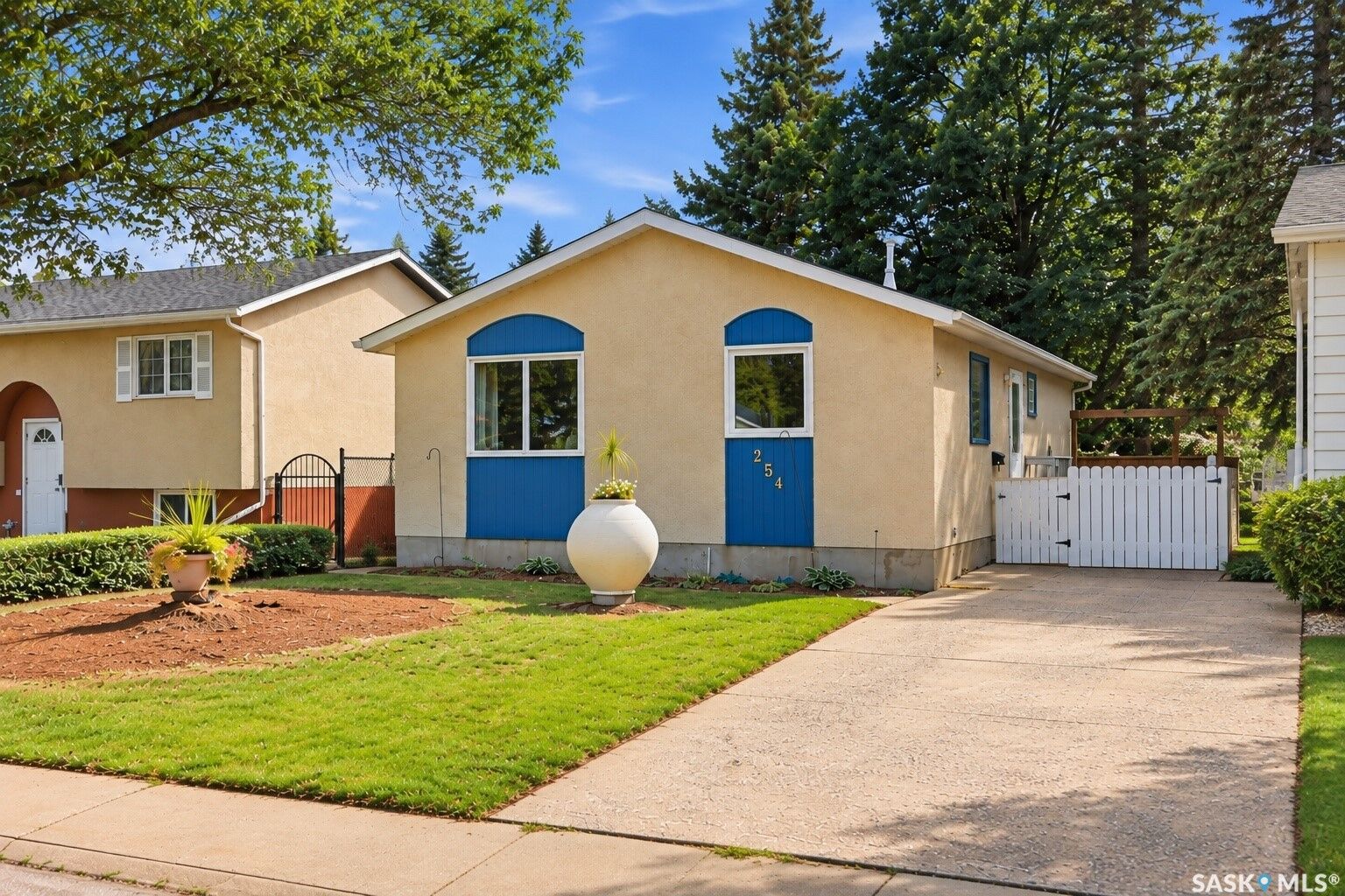 Property Photo:  254 McMaster Crescent  SK S7H 4E3 