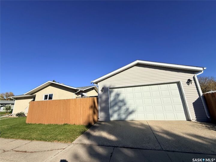 Property Photo:  389 Meighen Crescent  SK S7L 4W6 