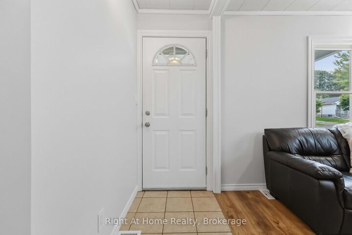 Property Photo:  127 Montrave Avenue  ON L1J 4R6 