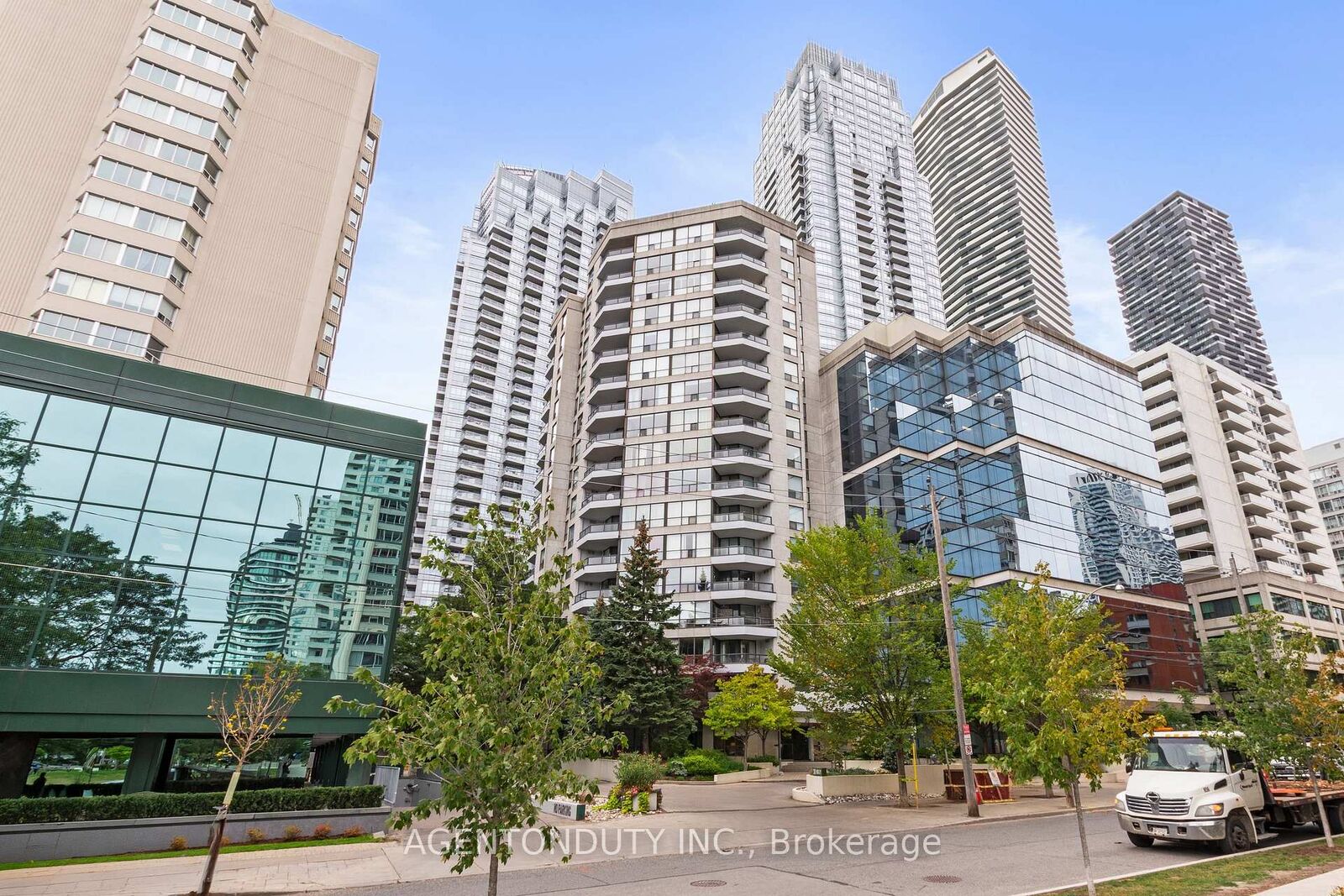 Property Photo:  30 Holly Street 1003  ON M4S 3C2 