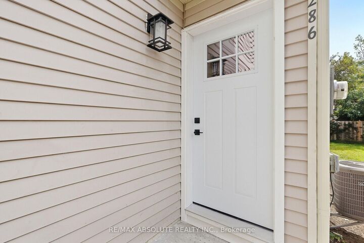 Property Photo:  286 Mockingbird Drive  ON K1E 2A5 