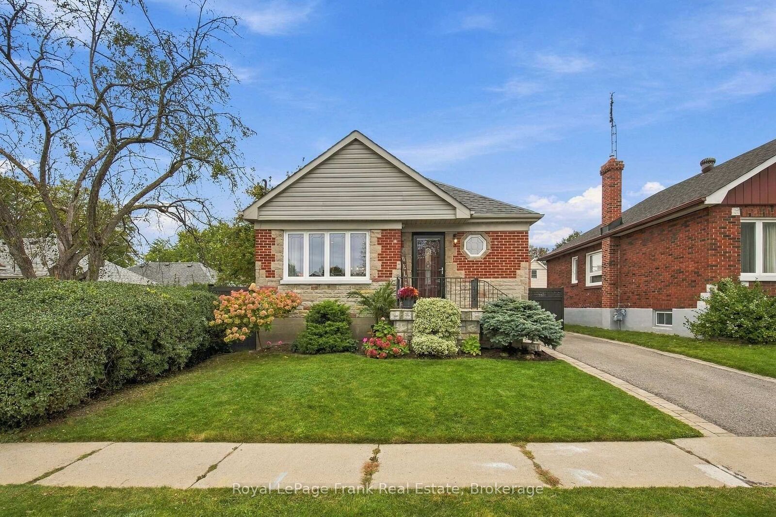 Property Photo:  379 Arthur Street  ON L1H 1P2 