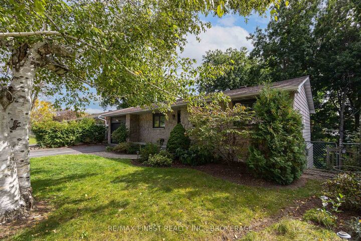 Property Photo: 933 Mayfair Crescent ON K7M 5S5