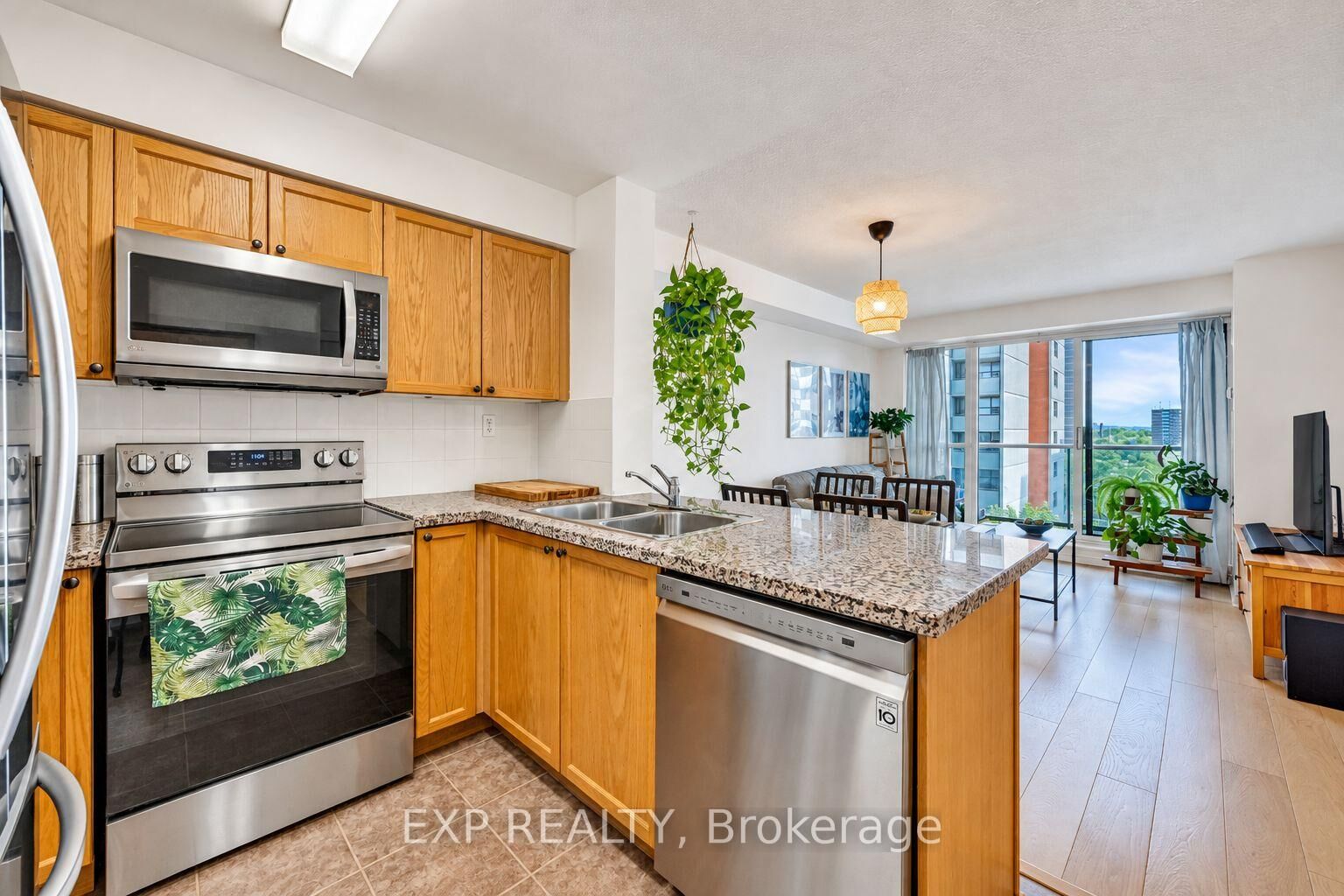 Property Photo:  5 Michael Power Place 709  ON M9A 0A3 