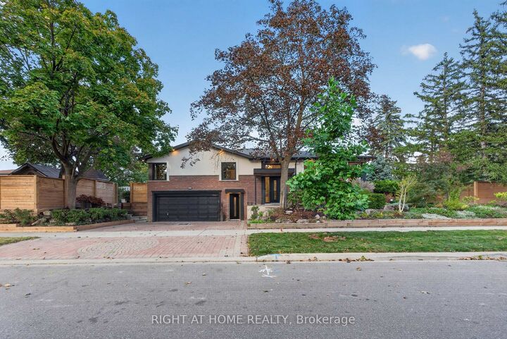 Property Photo:  3361 Rhonda Valley  ON L5A 3G1 