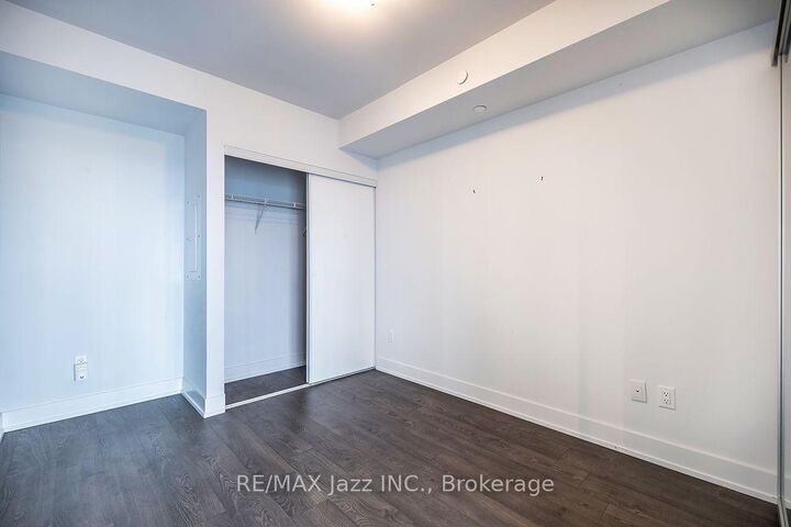 Property Photo:  2550 Simcoe Street N 2001  ON L1L 0R5 