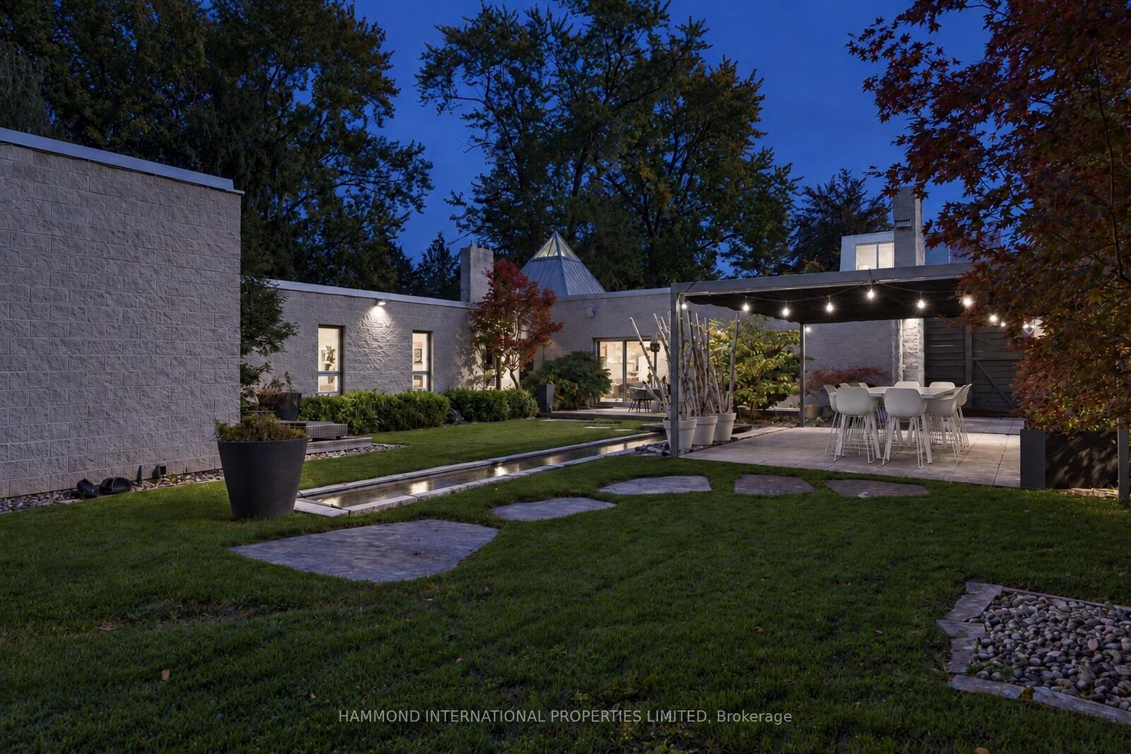 Property Photo:  92 Westwood Lane  ON L4C 6Y2 
